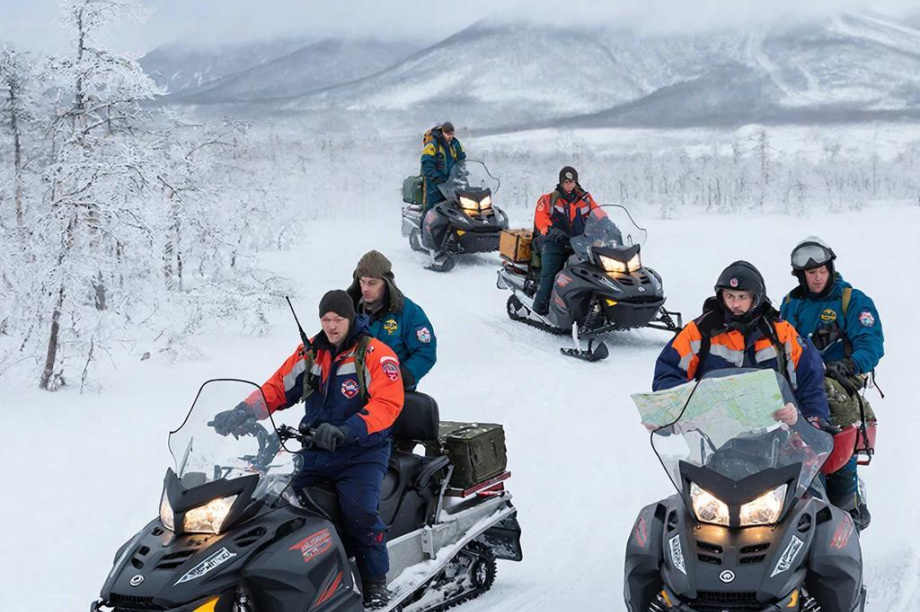 Спасатели снова вышли на наземные поиски пропавшего на Камчатке охотника. Фото: ИИ