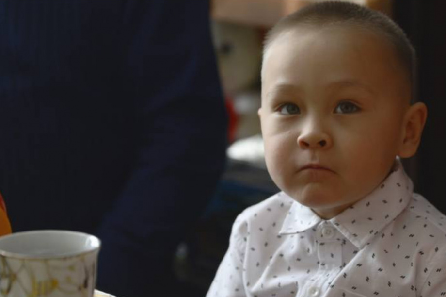 Встреча за чашкой чая. Владимир Солодов побывал в гостях у семьи героев СВО . Фото: kamgov.ru. Фотография 2