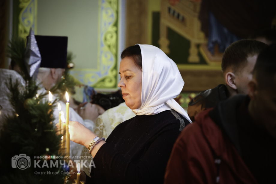 Рождественская служба в соборе Святой Троицы на Камчатке (фоторепортаж). Фото: «Камчатка Сегодня» \ Игорь Сафончик. Фотография 70