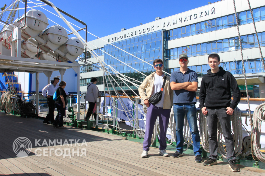 Парусник «Надежда» пригласил на борт жителей Петропавловска-Камчатского. Фото: ИА «Камчатка» \ Игорь Сафончик. Фотография 43