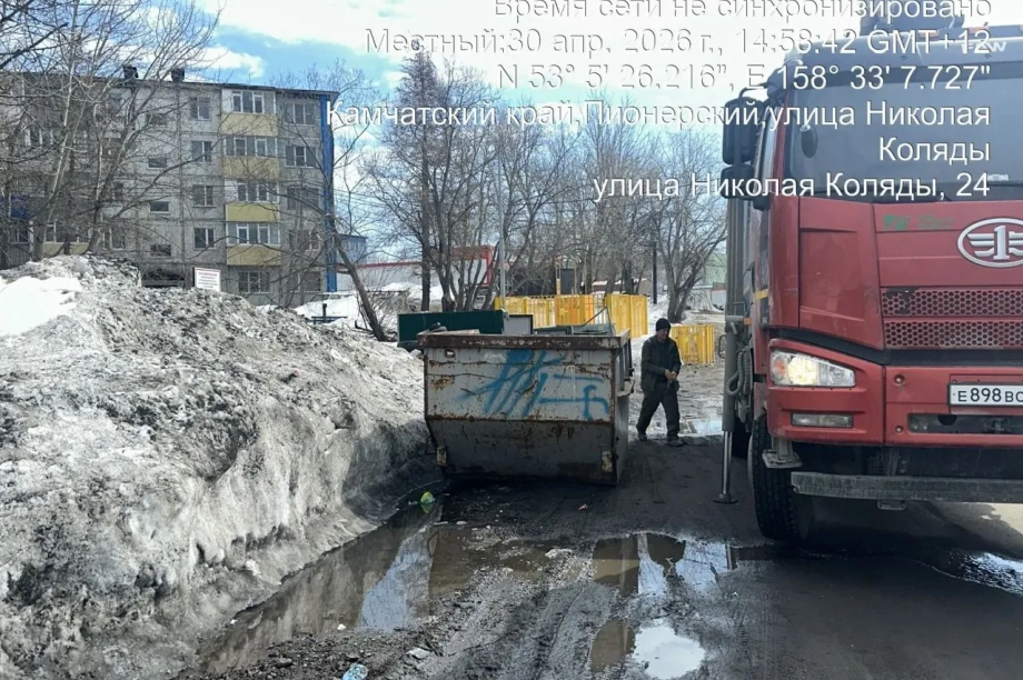 В Елизовском районе начали собирать старые шины в бункеры. . Фотография 1