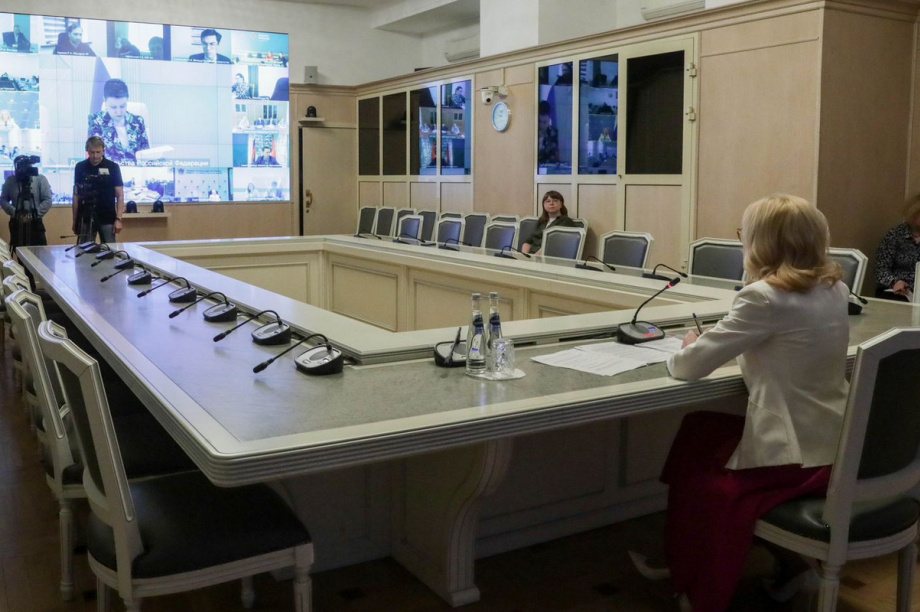 Информация о  программе целевого обучения должна дойти до каждого работодателя — Ирина Яровая. Фото: пресс-служба Ирины Яровой. Фотография 2