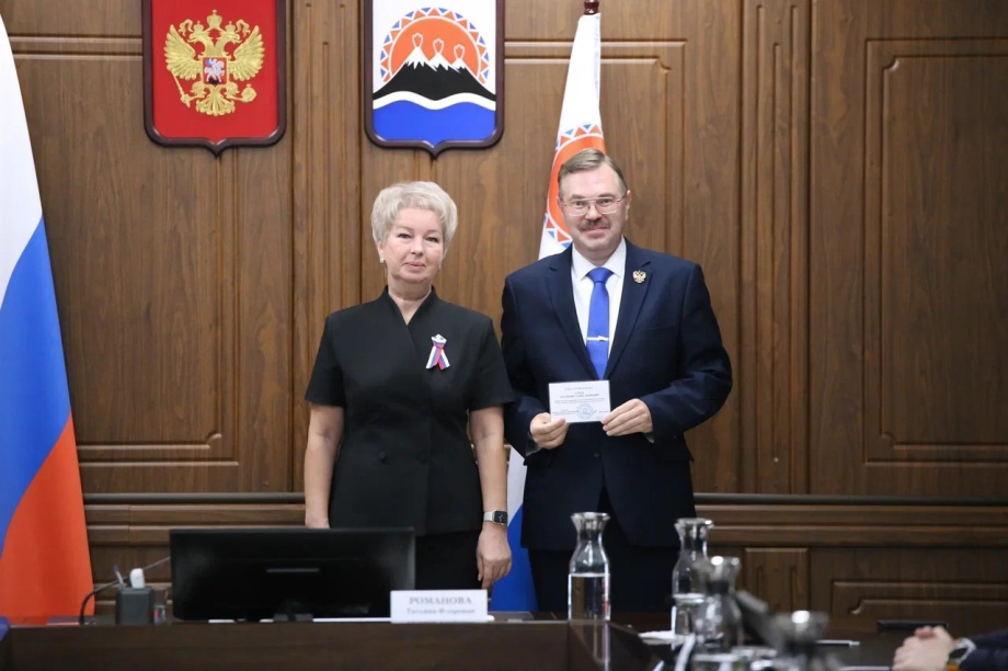 Депутаты Законодательного Собрания Камчатского края 5-го созыва получили удостоверения об избрании. Фото: Законодательное собрание Камчатского края. Фотография 12