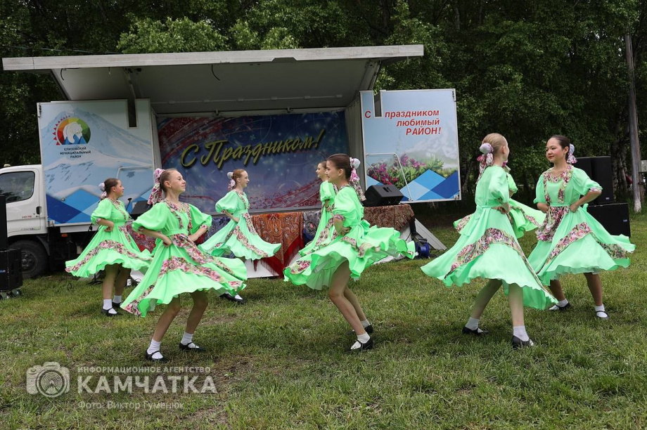 Мы славяне! — народное гуляние в Елизово было ярким и позитивным. Фото: ИА «Камчатка» \ Виктор Гуменюк. Фотография 22