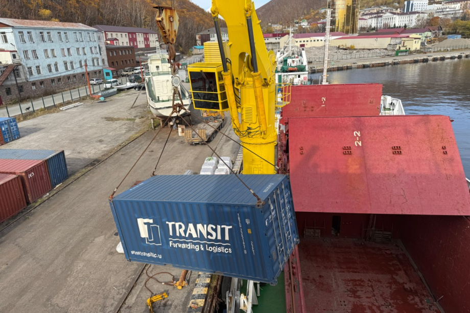 В Тигильский округ на Камчатке отправлен зимний запас товаров. Фото: kamgov.ru. Фотография 1