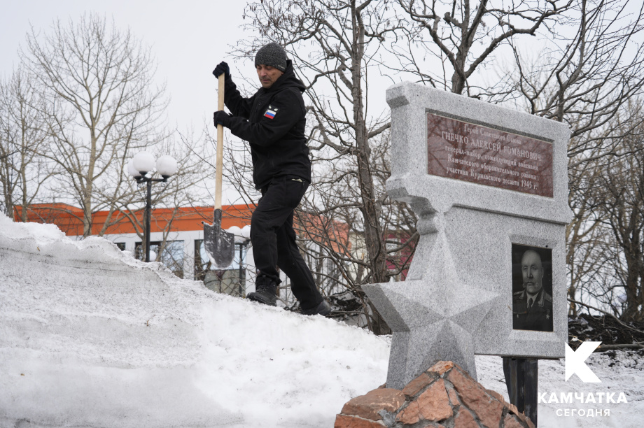 Четвёртый весенний субботник прошёл в Петропавловске-Камчатском. ИА Камчатка. Фотография 11