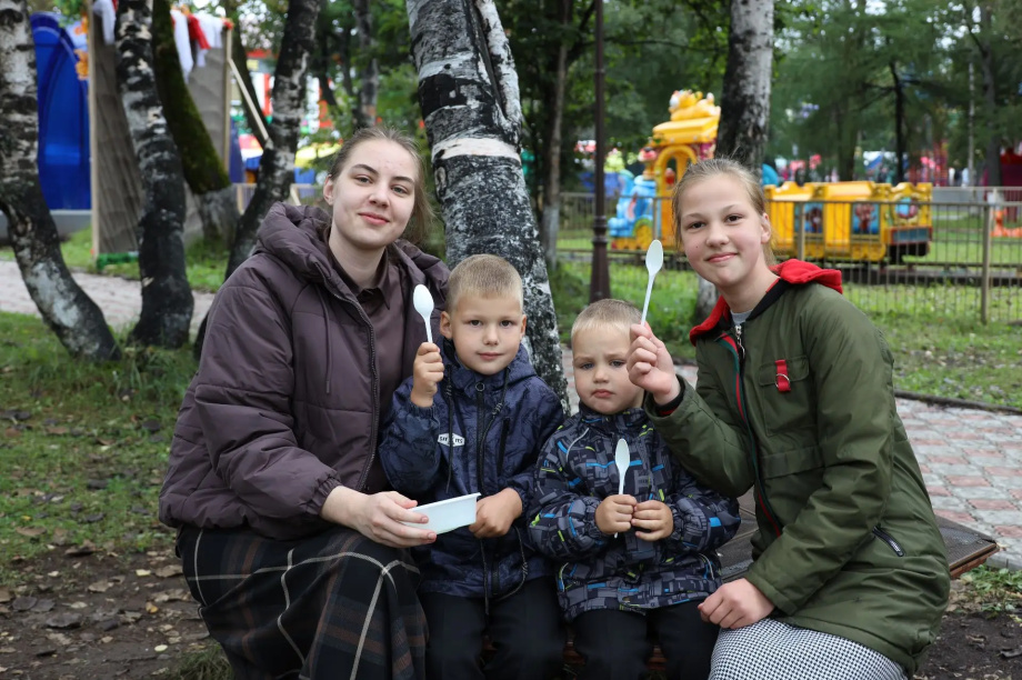 Мать-героиня с Камчатки воспитала 11 детей. Фото: администрация ЕМО. Фотография 1