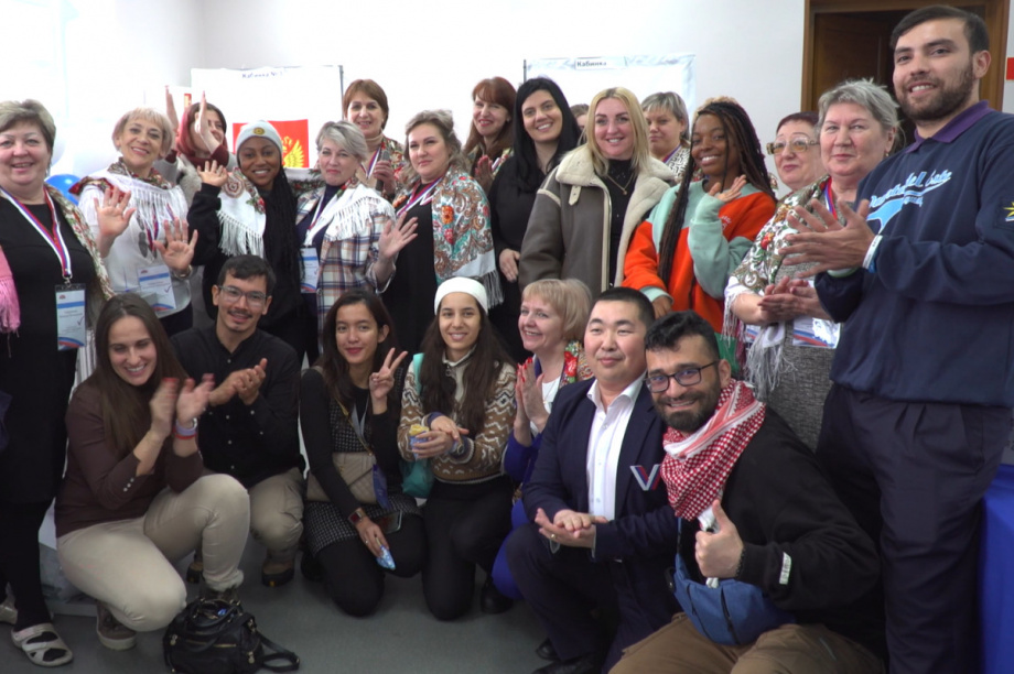 Молодые иностранцы оценили выборы Президента РФ на Камчатке. Фото: ИА «Камчатка»  . Фотография 1