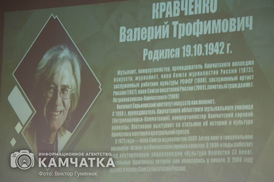 «Парту Героя» открыли сегодня в школе Петропавловска. фото: Виктор Гуменюк. Фотография 23