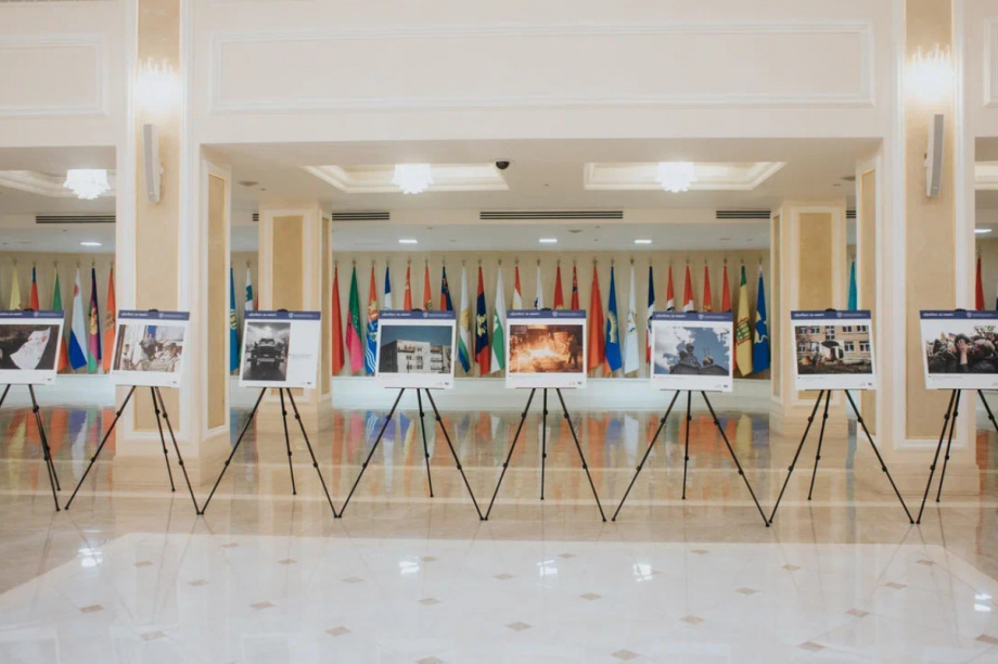 Фотовыставка «Донбасс за нами!» открылась в Совете Федерации . Фото: kamgov.ru. Фотография 1