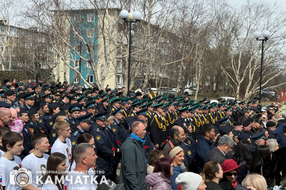 Камчатка почтила память героев Великой Отечественной возложением цветов. Фото: ИА "Камчатка". Фотография 1