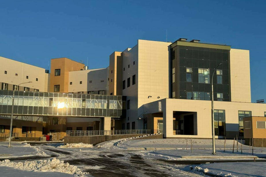 Четыре молодых врача пополнили штат камчатской краевой больницы . kamgov.ru