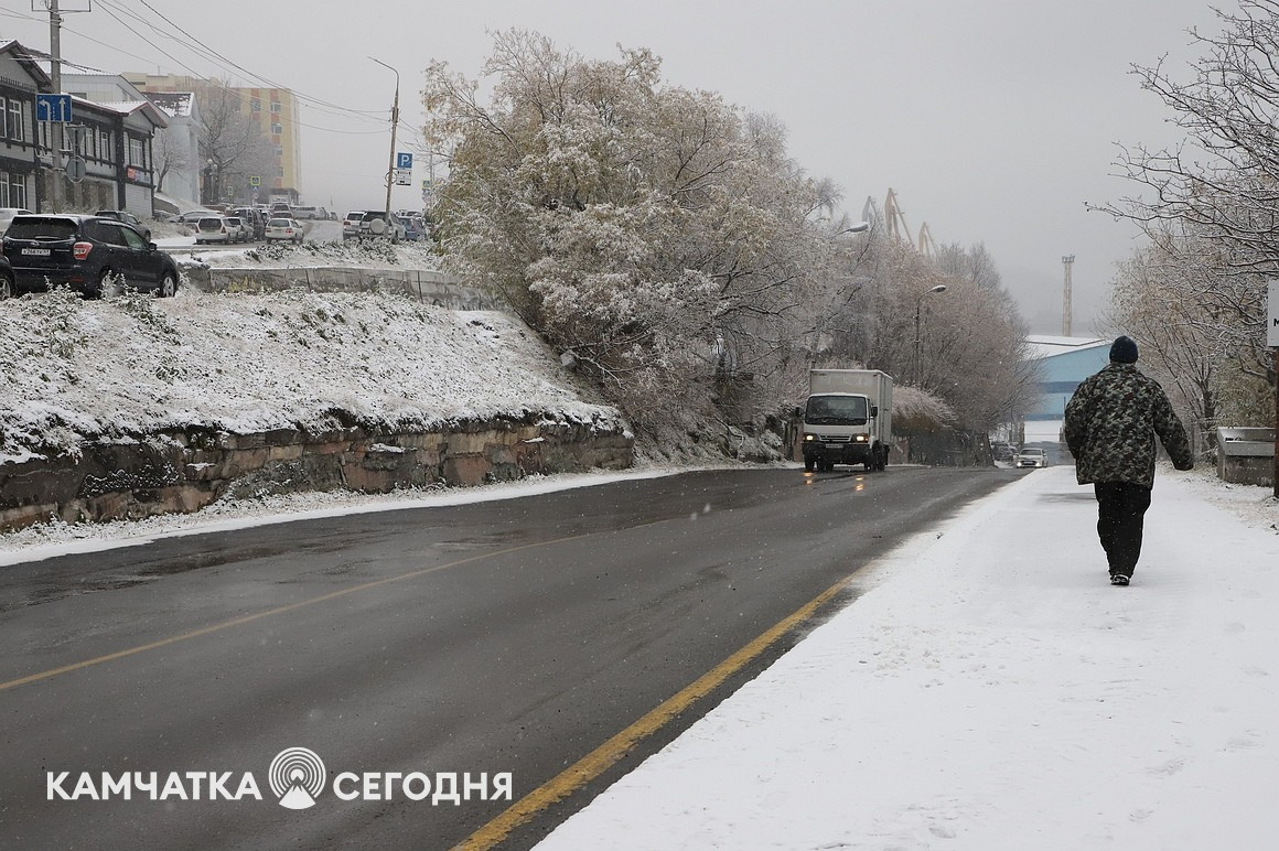 Первый снег выпал в столице Камчатки. Фоторепортаж. Фото: Виктор Гуменюк\ИА "Камчатка". Фотография 18