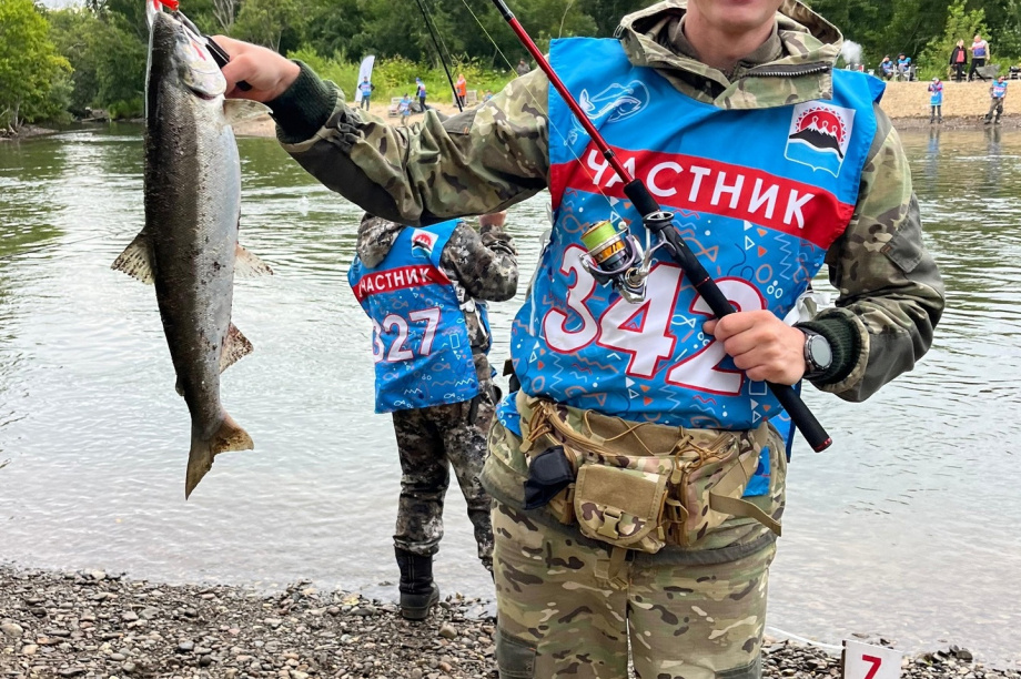 60 жителей Камчатки боролись за звание лучших рыбаков. Фото: vk.com/frskam. Фотография 8