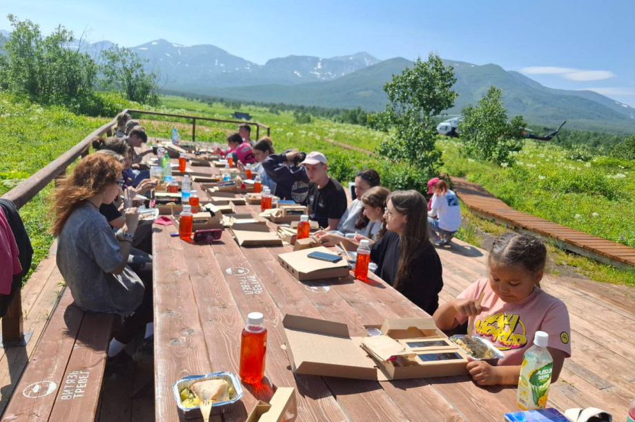 Группа детей погибших бойцов СВО побывала в Долине Гейзеров. Фото: тг. фонд «Защитники Отечества» (Камчатка). Фотография 5