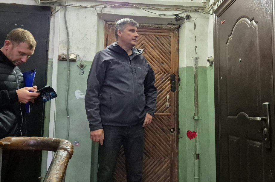 Специалисты УК обследуют жилые дома в Петропавловске-Камчатском. 