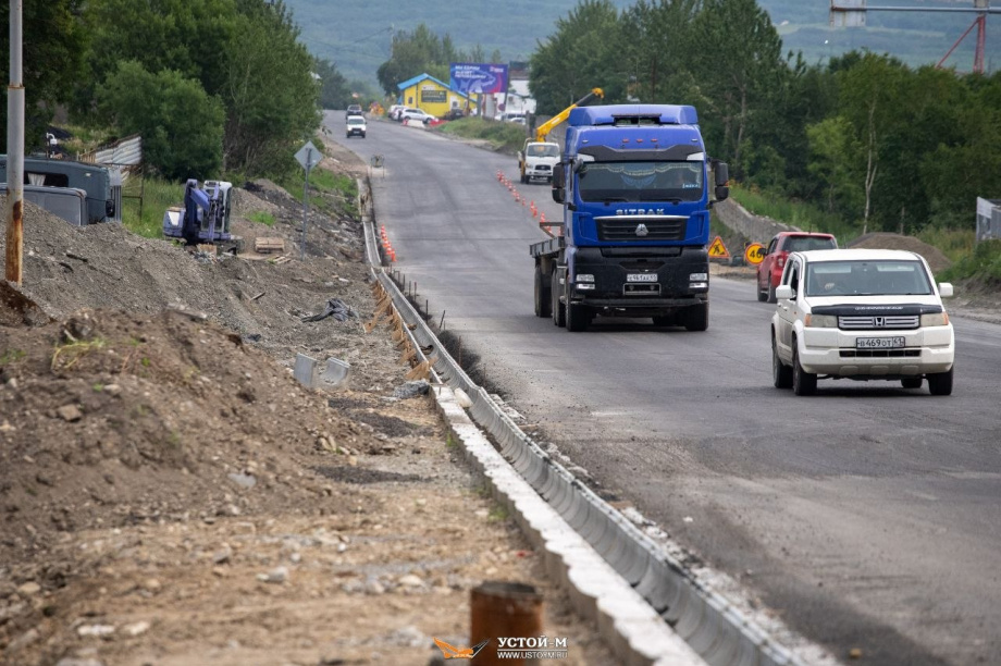На федеральной трассе А-401 в Петропавловске-Камчатском продолжаются дорожные работы. Фото: Устой-М. Фотография 3