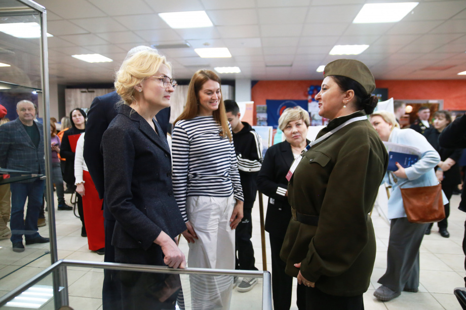 Сергей Меркулов выразил признательность Ирине Яровой от имени камчатских военнослужащих СВО. Фото: kamgov.ru. Фотография 9