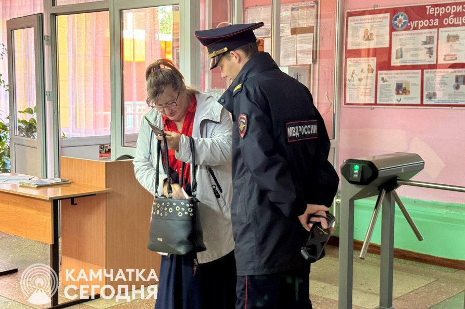 Явка на выборах губернатора Камчатки составила 6,68% к 10:00 первого дня голосования (Фоторепортаж). Фото: ИА "Камчатка", избирательная комиссия Камчатского края. Фотография 15
