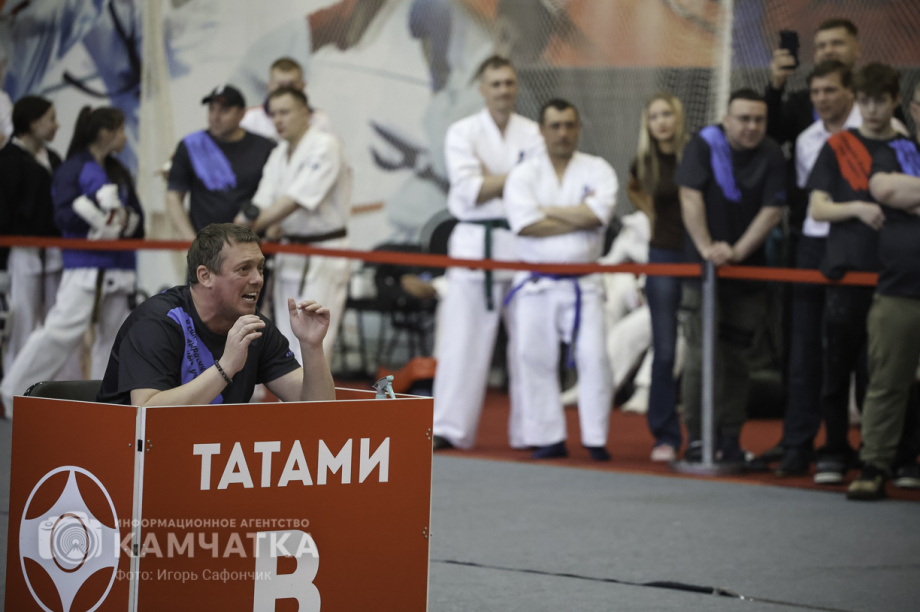 На Камчатке состоялся Чемпионат и первенство ДФО по каратэ-киокусинкай (фоторепортаж). Фото: «Камчатка Сегодня» \ Игорь Сафончик. Фотография 96