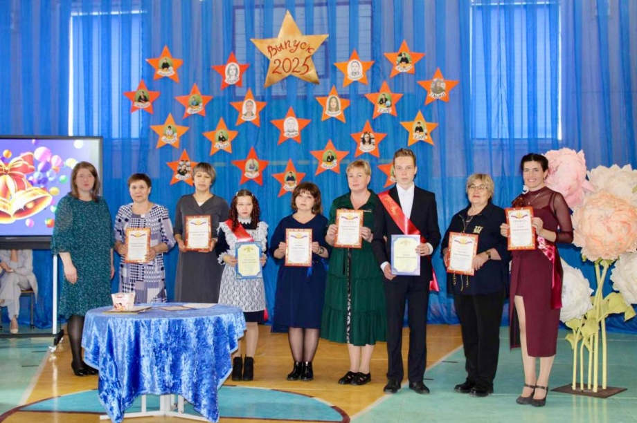 Последний звонок дал старт во взрослую жизнь выпускникам в Козыревске. Фото организаторов . Фотография 5
