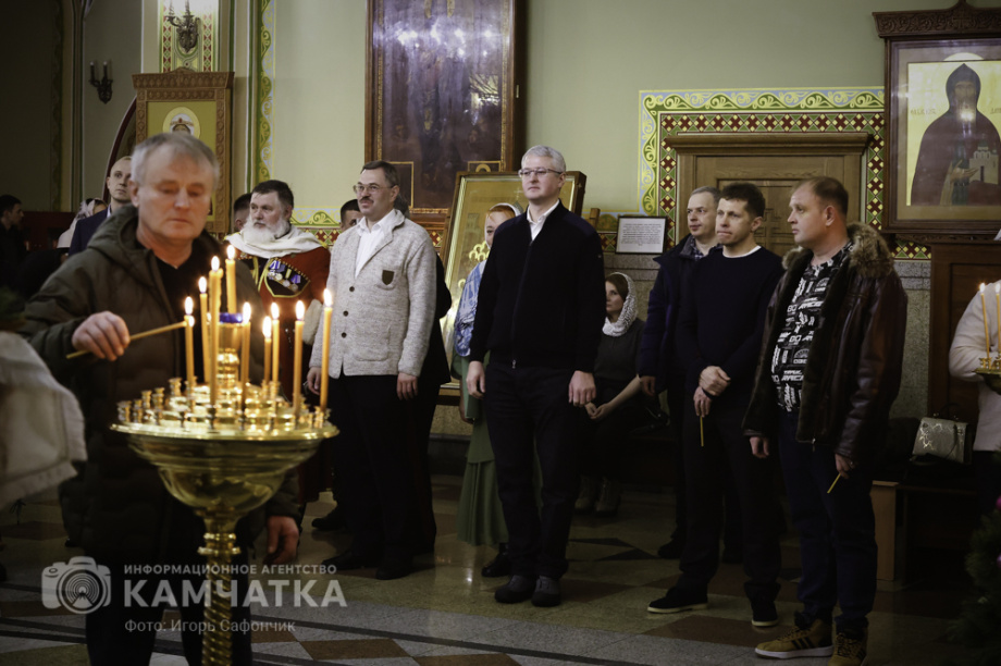 Рождественская служба в соборе Святой Троицы на Камчатке (фоторепортаж). Фото: «Камчатка Сегодня» \ Игорь Сафончик. Фотография 63