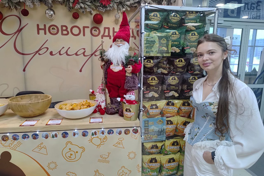 Новогоднее изобилие на краю земли: на Камчатке стартовала девятая праздничная ярмарка. Фото: ИА "Камчатка". Фотография 27