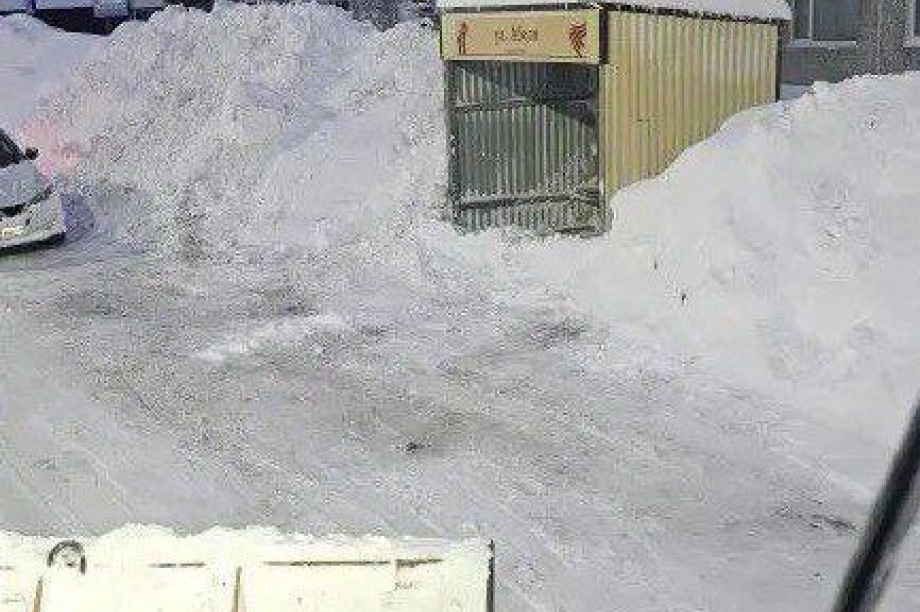 Управляющие компании Камчатки получат штрафы за плохую уборку снега с крыш и территорий. Фото: ПКГО официальные новости