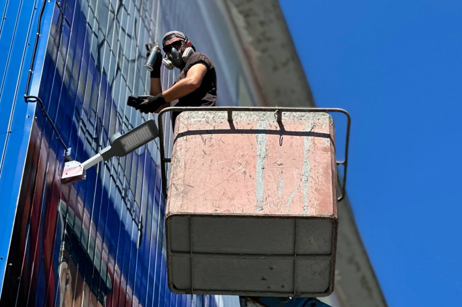 Мурал о подвиге Петропавловского гарнизона украсил столицу Камчатки. Фото: Олеся Сурина, pkgo.ru. Фотография 8