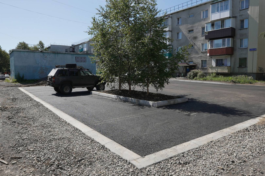 Сергей Лозовский проинспектировал работы по благоустройству придомовых территорий в Елизово. zskk.ru. Фотография 7