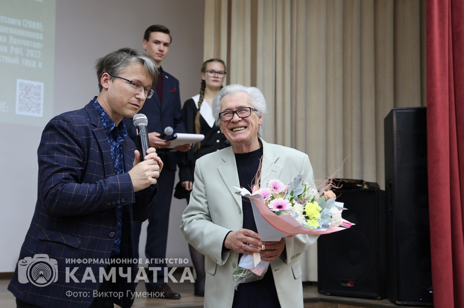 «Парту Героя» открыли сегодня в школе Петропавловска. фото: Виктор Гуменюк. Фотография 17