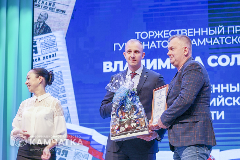 Впервые вручены звания «Почетный журналист Камчатского края» — сегодня День Российской печати. Фото: Виктор Гуменюк\Солодов. BRIEF. Фотография 70