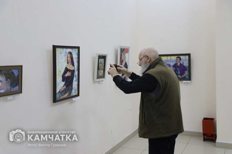 Художественная выставка «Место встречи» открылась на Камчатке. Фоторепортаж. фото: Виктор Гуменюк. Фотография 49