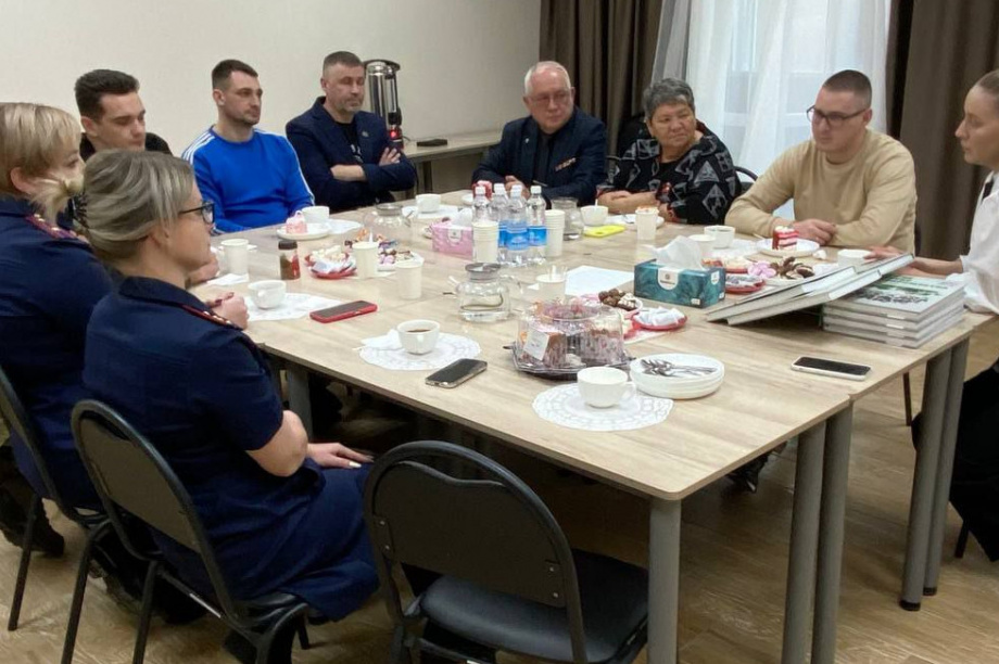 В камчатском фонде «Защитники Отечества»  презентовали сборник рассказов, посвящённых СВО. Фото: фонд Защитники Отечества (Камчатка). Фотография 5