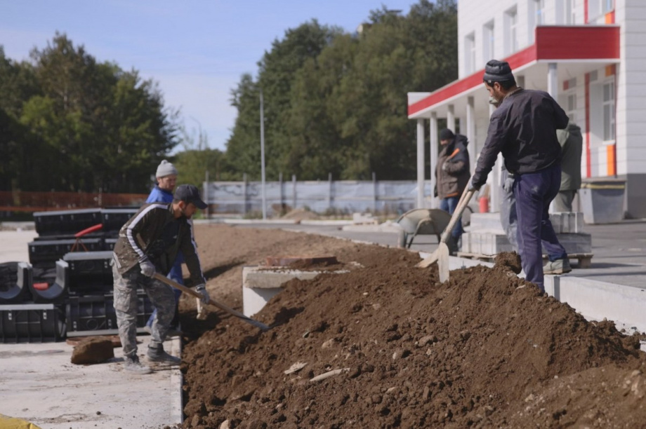 Благоустройство двора школы № 40 завершат на этой неделе в Петропавловске. Фото: kamgov.ru. Фотография 4