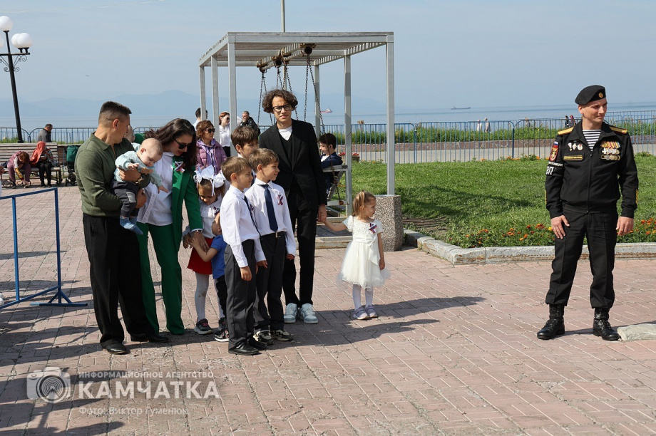 Триколор на главной площади Петропавловска-Камчатского - главный герой и триумфатор  . Фото: ИА «Камчатка» \ Виктор Гуменюк. Фотография 8