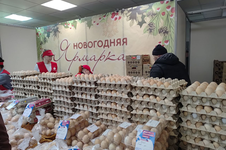 Новогоднее изобилие на краю земли: на Камчатке стартовала девятая праздничная ярмарка. Фото: ИА "Камчатка". Фотография 16