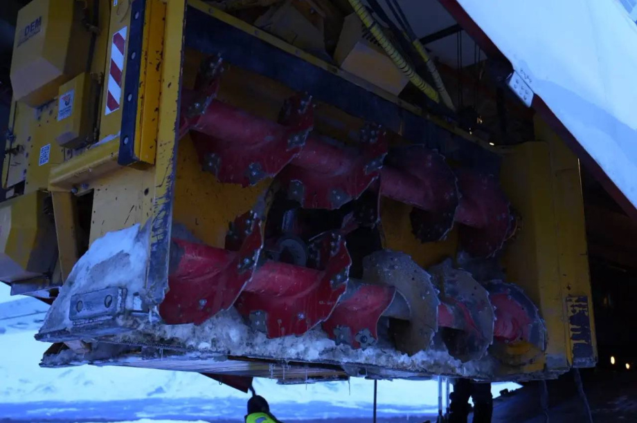 Первая партия снегоуборочной техники поступила на Камчатку из Сахалина. Фото: kamgov.ru. Фотография 1