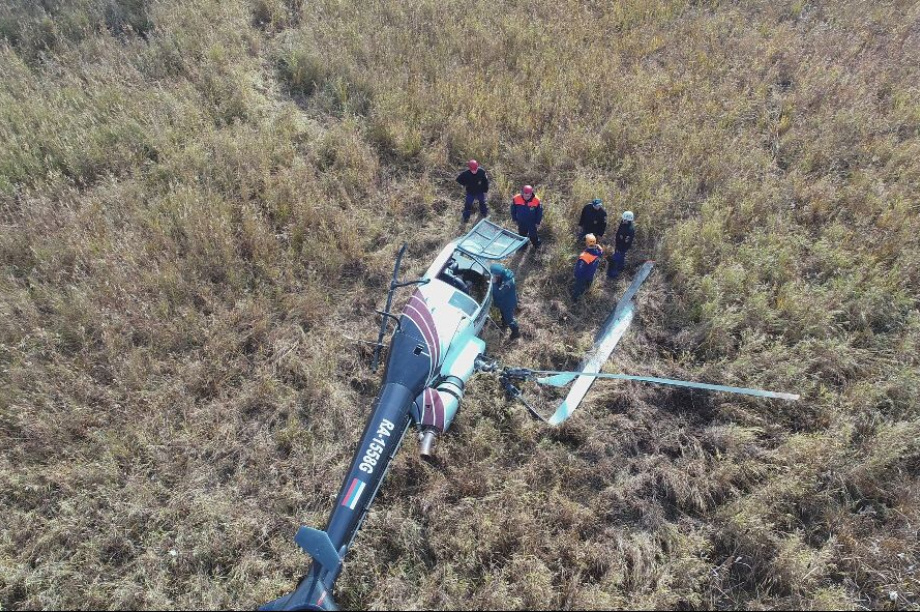 Спасатели прибыли на место жесткой посадки вертолета на Камчатке. Фото: ГУ МЧС России по Камчатскому краю. Фотография 7