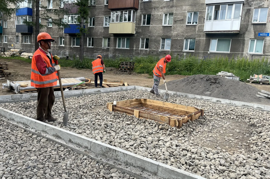 Депутат проверил благоустройство Аллеи доблести и славы в Елизове. zskk.ru. Фотография 2