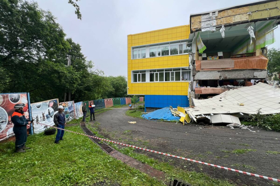 Детский сад в Петропавловске-Камчатском поврежден землетрясением. 