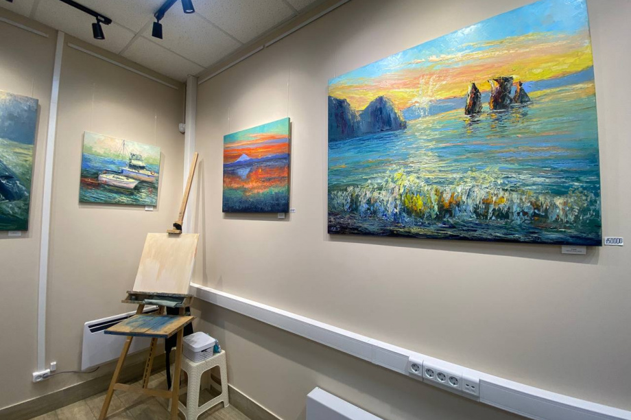 Серия картин «Ковчег» представлена на Камчатке художником  Евгенией Полюдовой. . Фотография 3