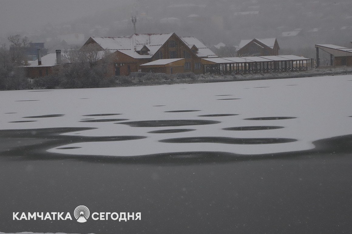 Первый снег выпал в столице Камчатки. Фоторепортаж. Фото: Виктор Гуменюк\ИА "Камчатка". Фотография 1