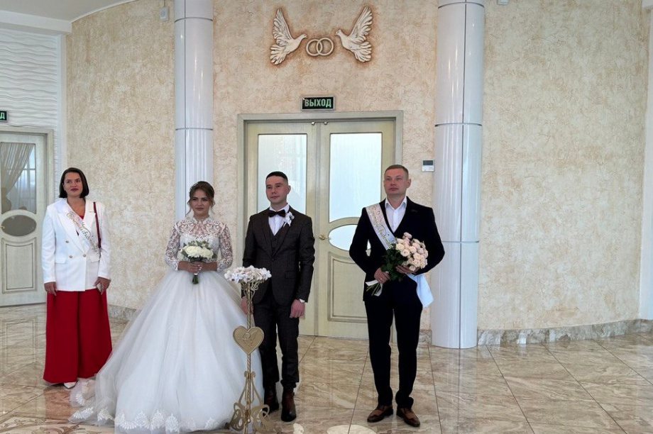 В красивую дату 24 сентября 2024 года на Камчатке стало на 11 семей больше. Фото: kamgov.ru. Фотография 3