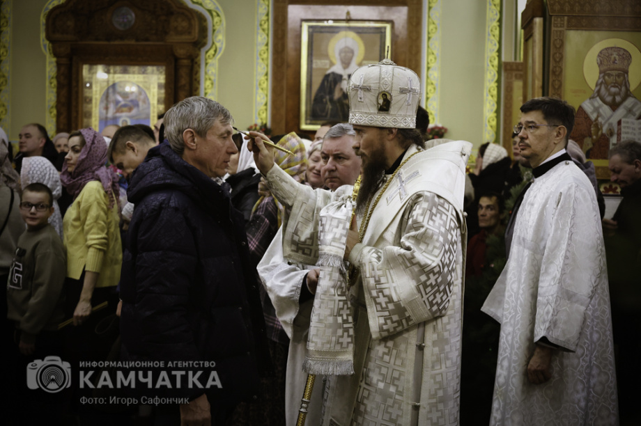 Рождественская служба в соборе Святой Троицы на Камчатке (фоторепортаж). Фото: «Камчатка Сегодня» \ Игорь Сафончик. Фотография 74
