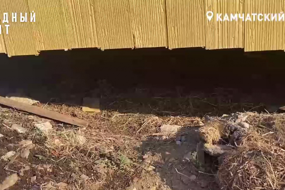 Смотровая площадка на Петровской сопке снова не прошла проверку на качество и стойкость. Фото: Народный фронт (скрин видео). Фотография 4