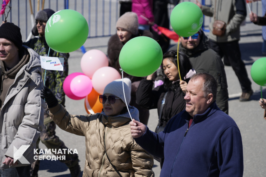 Тысячи камчатцев вышли на первомайское шествие на площади Ленина (фоторепортаж). Фото: ИА «Камчатка». Фотография 36