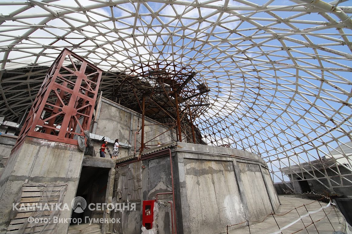 Полностью остеклили купол нового театра кукол на Камчатке. Фотоподборка. Фото: Виктор Гуменюк. Фотография 60