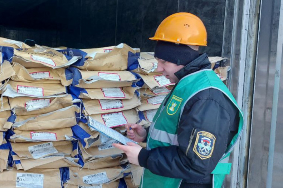 В течение недели на территории Камчатского края было оформлено 23 партии рыбы и кормовой муки для экспорта. Фото: пресс-служба Россельхознадзора 