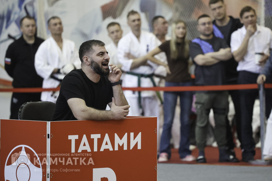 На Камчатке состоялся Чемпионат и первенство ДФО по каратэ-киокусинкай (фоторепортаж). Фото: «Камчатка Сегодня» \ Игорь Сафончик. Фотография 82